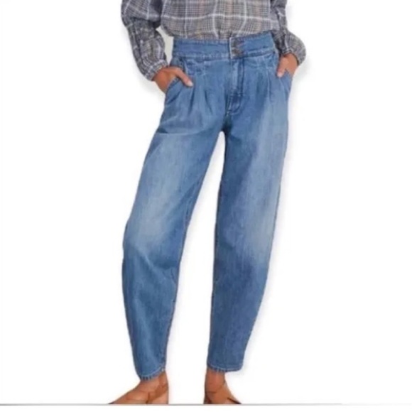 Blank NYC Denim - Blank NYC The Balloon Bo Legged High Rise Pleated‎ Flowy Trouser Denim Jeans